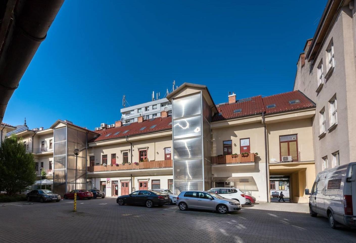 Understreet Studio With Private Parking Košice Eksteriør bilde